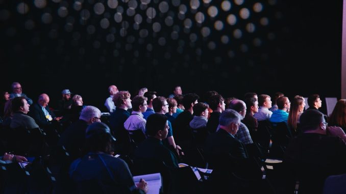 Hur man skapar engagerande och interaktiva konferenspresentationer illustration