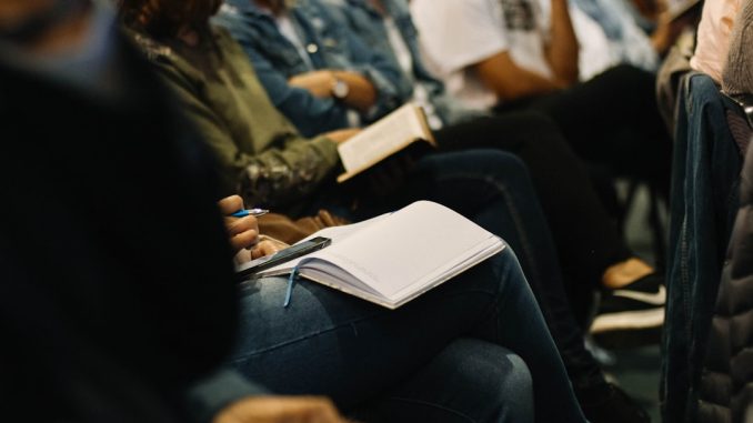 En guide till att skapa hållbara och miljövänliga konferenser illustration