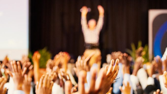 Hur man skapar interaktiva konferenser med virtuell verklighet illustration