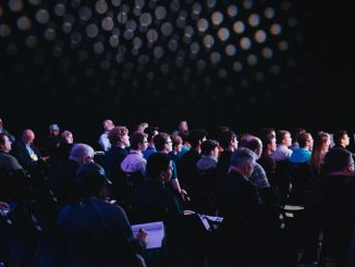 Effektiva metoder för att samla in feedback under och efter konferenser illustration